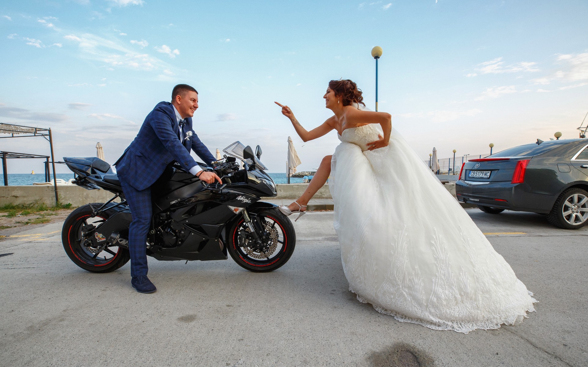 1077  Нина & Атанас